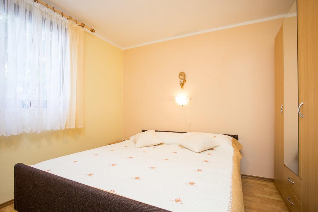 Apartment Tena Крк Екстер'єр фото